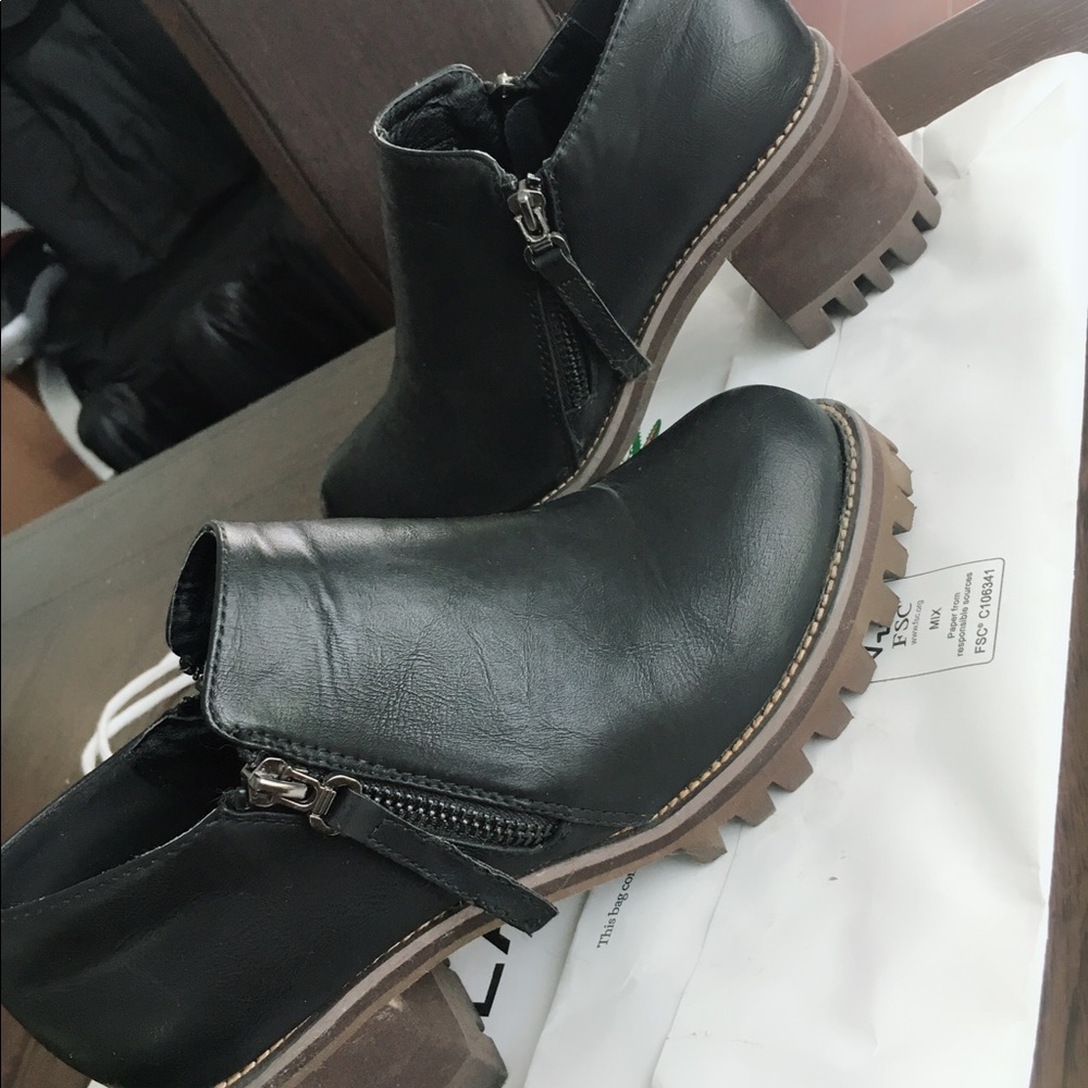 【Sold】Ankle boot - Picture 3 of 6